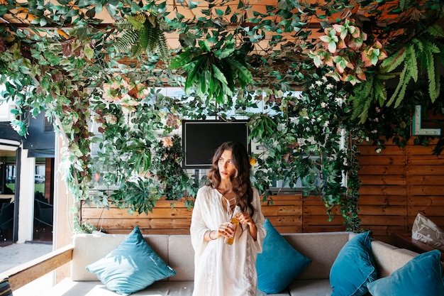 Odkryj urok rustykalnych detali w aranżacji domowego wnętrza i ogrodu